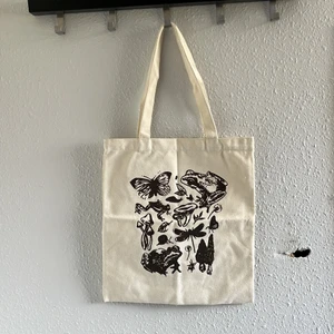 Tygpåse  - En tygpåse med tryck i mycket bra skick, frakt ingår i priset 