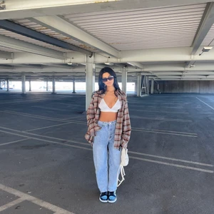 Denim jeans - Jag vill sälja dessa jeans, haft den på mig en gång och lappen sitter även kvar, passar mig som bär storlek xxs/xs och är 1,61