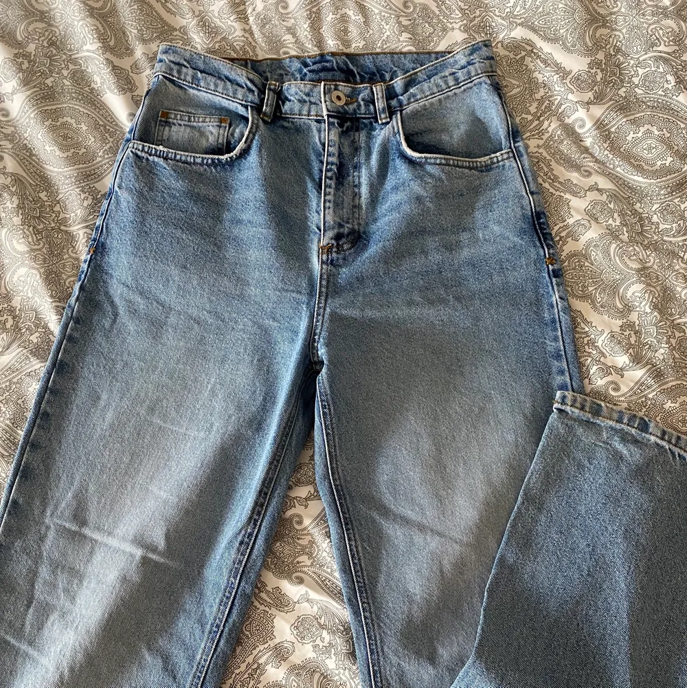 Jeans från ASOS, strl. W28 L36. Säljer då de är för stora för mig, fint skick!. Jeans & Byxor.