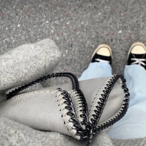Stella McCartney liknande väska - Jättefin bra skick men använder inte😩 skriv för mer bilder osv💗