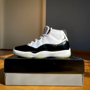 Air Jordan 11 Concord (2018) - Skorna är använda men i mycket gott skick
