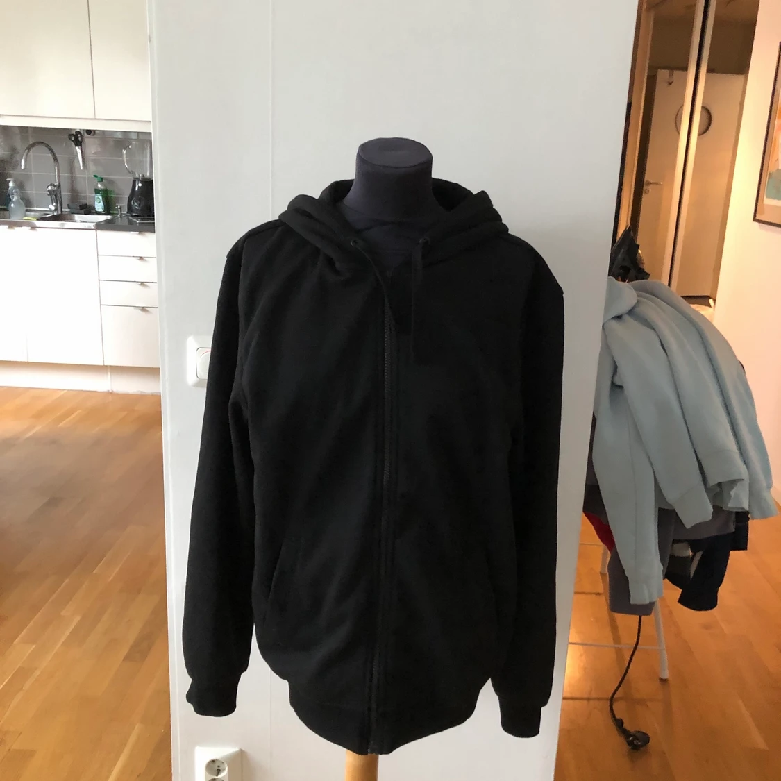 Svart zip up från hm - 90