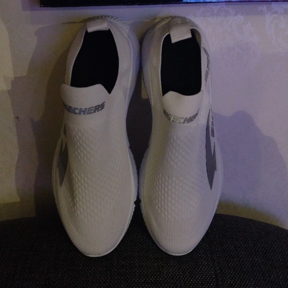 Vita sneakers i storlek 40/41 - 91