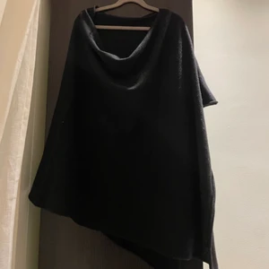 Kashmir / cashmere poncho - Svart kashmirponcho i 100% cashmere. One size. Fint skick! 