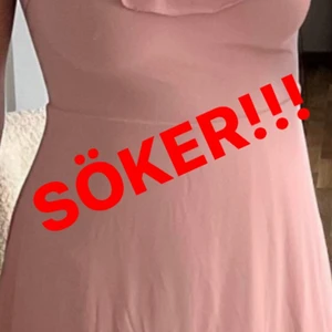 Off shoulder dress flounce Gown Rosé  - Söker denna klänning i stl 38,40,42 allt av intresse… 