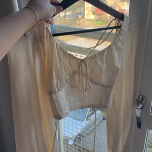 Silkestopp  - Jätte fin silkestopp, säljer då den tyvärr är för liten. Aldrig använd då den var förliten när jag beställde den. storlek m, köpt för 350kr på Nelly 