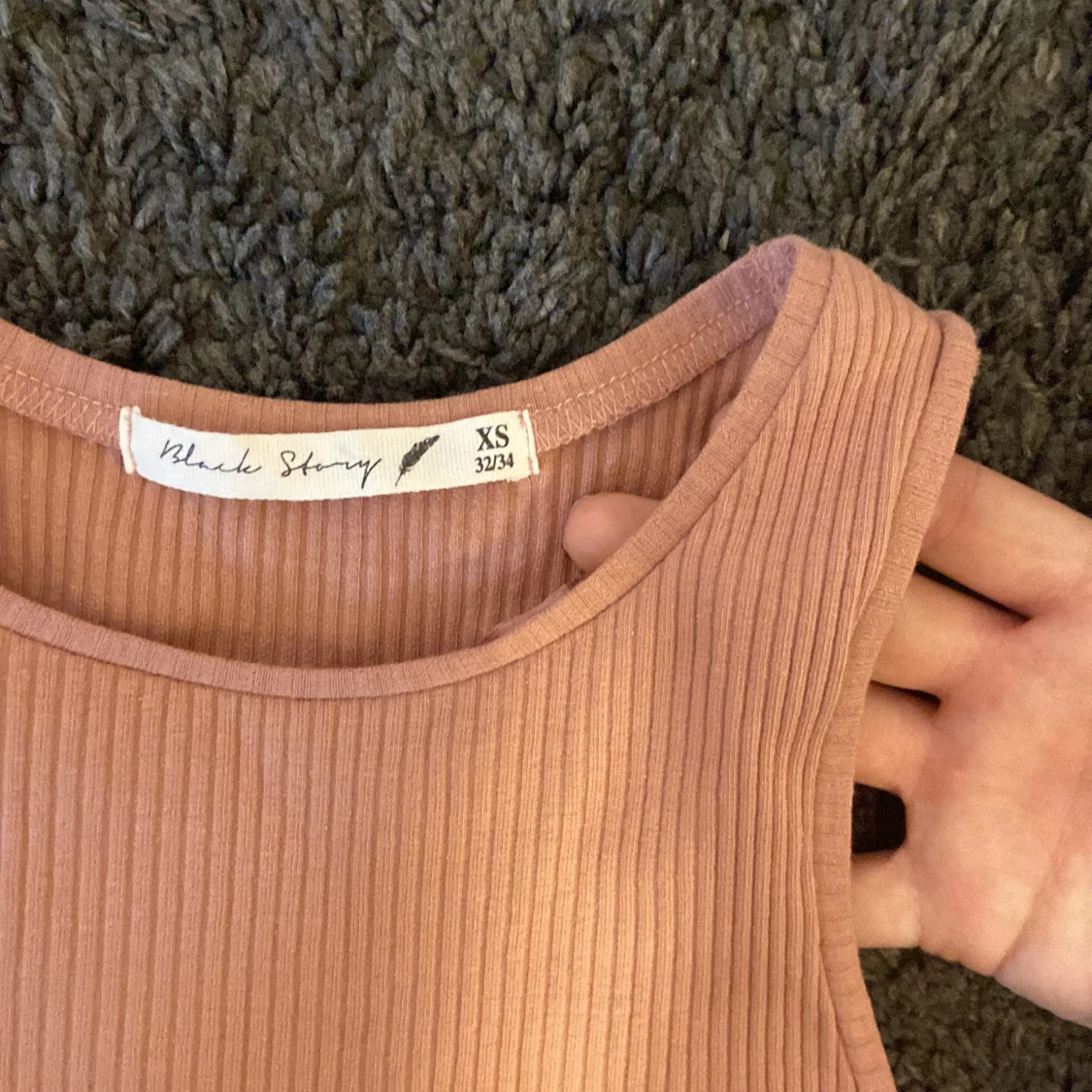 Ett kort, enkelt linne. Ord pris 150kr.  - 91