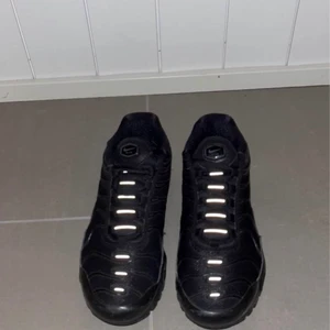 NIKE AIR MAX PLUS - Strlk 37,5 - Skor i mycket gott skick, knappt användt dom 