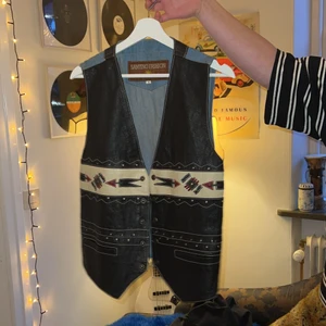 Vintage väst ;) - Aldrig använd, köpt på secondhand, bra skick 