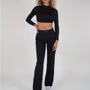 Vendrebys kostymbyxor - Säljer ett par jätte fina kostymbyxor från vendrebys. Dom har prislappen kvar eftersom modellen tyvärr inte passade min kropp och det går inte att returnera dom. Köparen står för frakten!