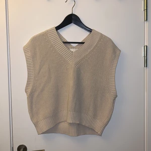 Väst från hm - Söt väst från hm i storlek S. 