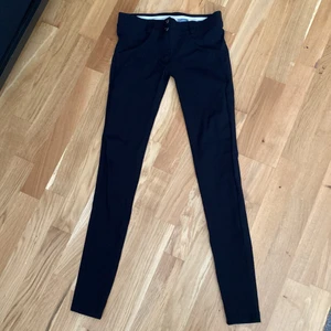 Freddy byxor/tajts stretchig XS - Väldigt tajta/stretchig Freddy byxor aldrig använda strl XS. Enligt mig är dom för tajta så själv skulle säga XXS i strl 