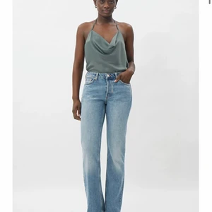 Mid waist jeans  - Tänkte kolla om någon är intresserad av mina skit snygga jeans. Dom är från weekday och är i stl 29/30. Fick hem dom igår men dom var försmå för mig dom är typ em M i jeans. Lägger ut dom igen i med att de blev ger på bilderna. Hör av er för fler bilder privat:)💕