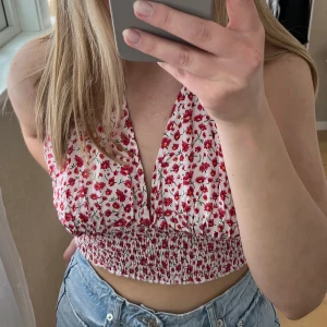 Somrig topp - Somrig topp från Shein i storlek M. Frakt: 66kr