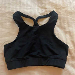 SATS  bh  - Använd 1 gång. Den är för liten för mig. Denna passar xs & s. Det är en M, men den är liten i storleken. 