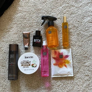 Pack med olika produkter - Jag säljer rituals produkter och en hand kräm från the bodyshop. Jag säljer från rituals en: doftsprej, badsalt, två parfymer med mehr och HOLI serien, ett shampoo. Och så säljer jag en parfym från kicks: bitch please. Ni kan se hur mycket det är kvar på parfymerna och doftsprejen.