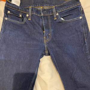 Hej, säljer nu ett par snygga Levi’s jeans som har knappt använts då dom är små.