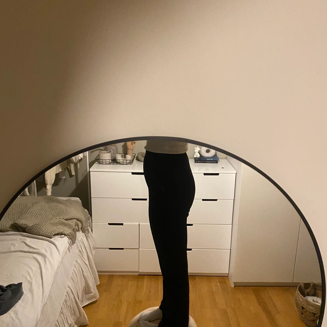 svarta byxor med textur - 90