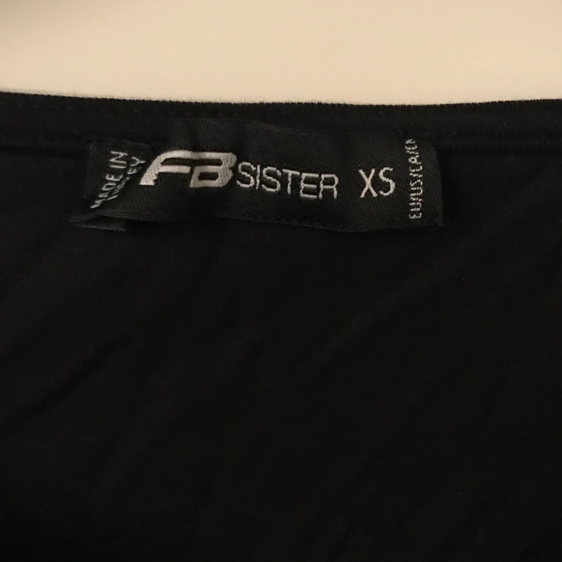 New Yorker svart body med vit dragkedja - 91