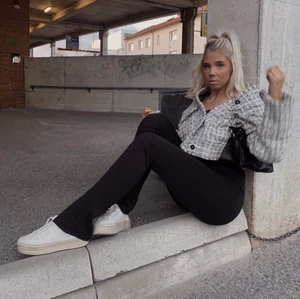 Skor - Säljer dessa fina somriga skor ifrån HM. Storlek 39. Är i ett bra skick☺️