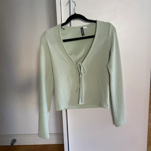 Kofta - En mintgrön kofta som jag aldrig använt 