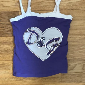 Dolce & Gabbana topp - Dolce & Gabbana topp! Vet inte om den är äkta, står ingen storlek men skulle säga XS-S