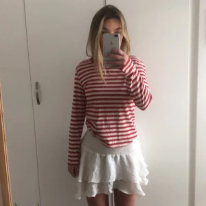 Randig tröja - Randig tröja från monki, storlek xs💗 Jag är ungefär en S. Kolla gärna in min andra annonser💞