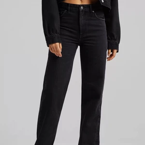 Jeans - Ett par raka jeans från bershka som är använd få tal gånger!💞 ord pris 359kr