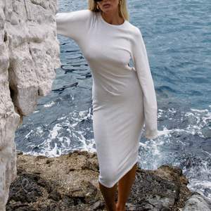 Beautiful white knitted dress, perfect for strolling around near the beach or just when the weather is right. This particular dress I bought last summer from NA-KD x Josephine HJ.  Size: Small. Never worn (label still on) Happy shopping 🦋