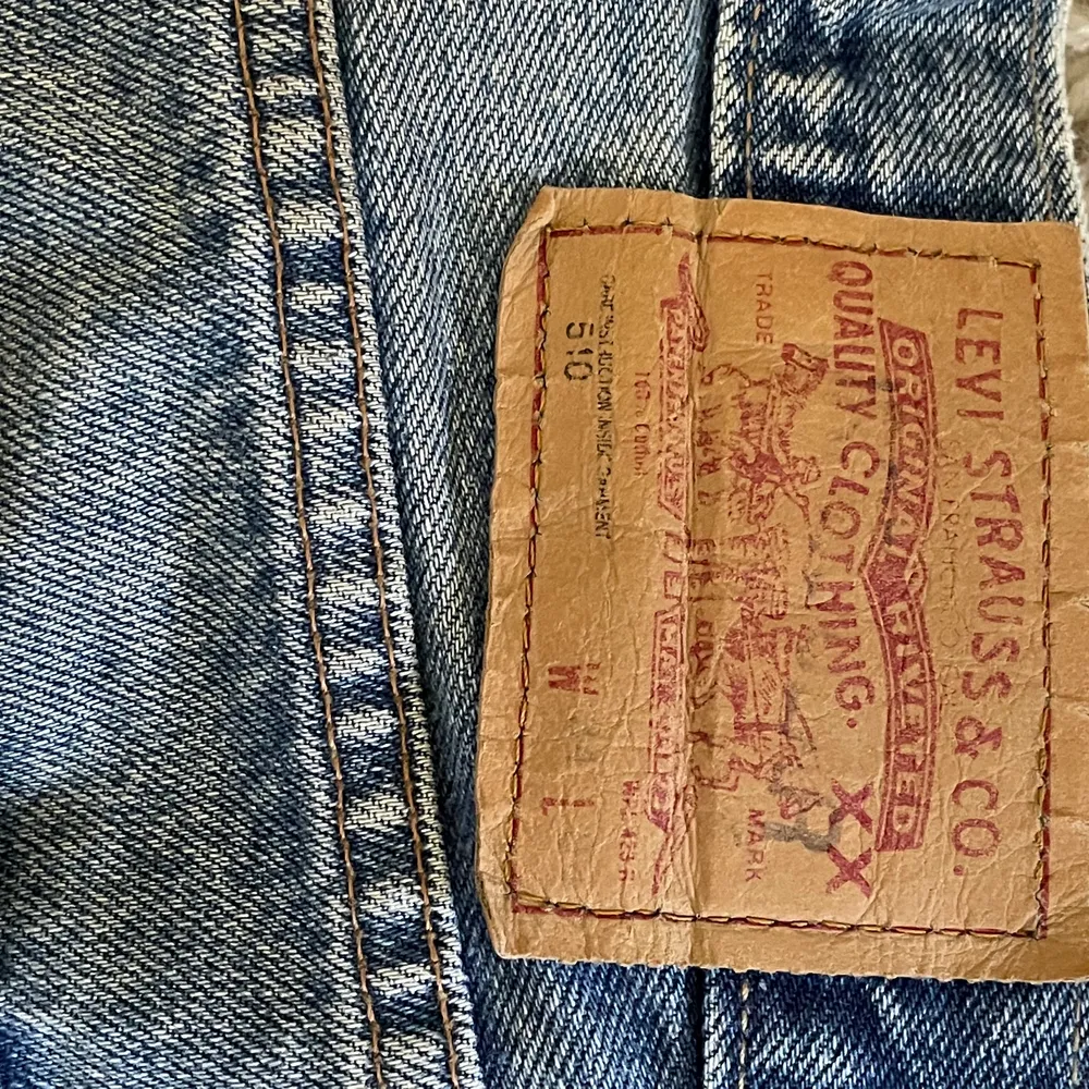 Säljer mina Levis 510 34W 34L pga att de har blivit både för små och för korta för mig, är 202cm lång och de är ungefär 5cm för korta för mig.. Jeans & Byxor.