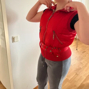 Väst - Superfin i bra skick