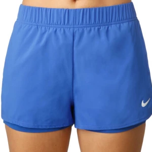 Nike shorts - Shorts från Nike. Tennisshorts/paddelshorts i färgen blå. Med undershorts och fickor. Storlek S.