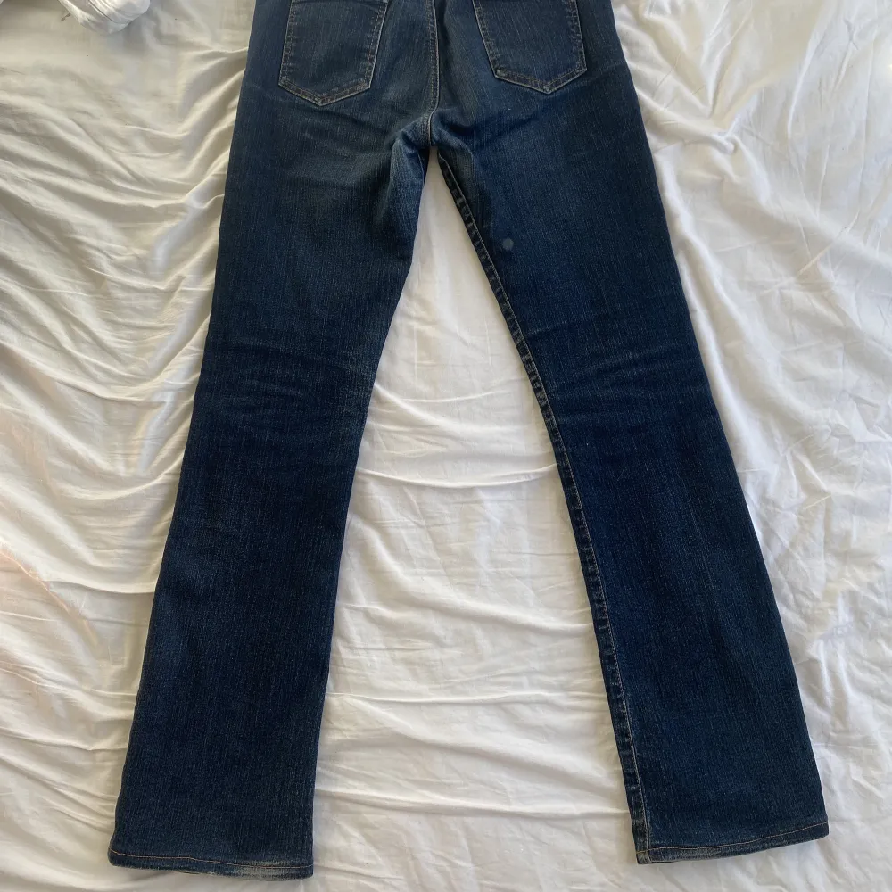 Supper fina miss sixty jeans som tyvärr är för korta på mig och därför säljer jag dem💗 inerbens längden är 73cm och midjan är 72cm💕 . Jeans & Byxor.