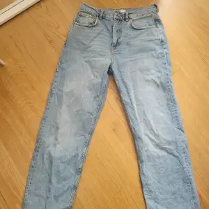 Blå jeans från Gina Tricot använt ett 10tal gånger