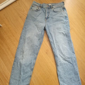 Jeans från gina - Blå jeans från Gina Tricot använt ett 10tal gånger