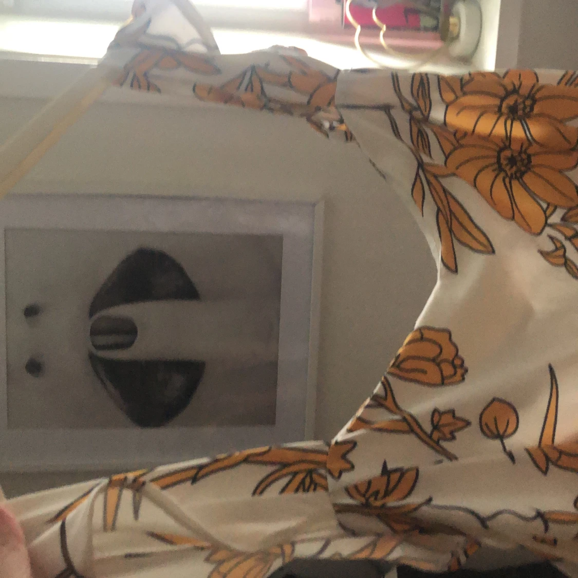 Vit klänning med blommor - 91