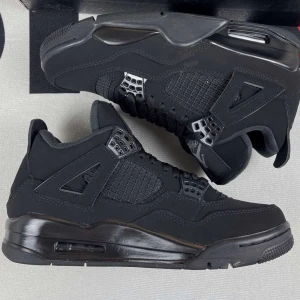 Nike jordan 4 - hej vill Sälja min jordan 4 som använt 3 gånger typ och vill sälja storlek 42 och kan passa storlek 41 pris kan diskuteras 