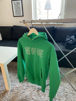 One of one - Populär tröja från one of one, inga defekter och är i nyskick. Vill se vad jag kan få för den. 