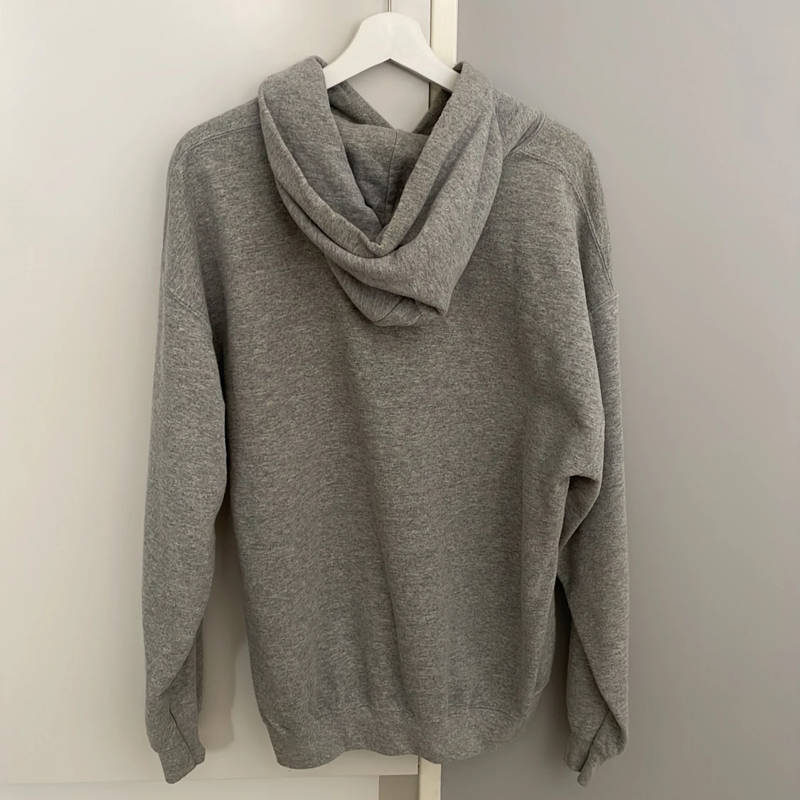 Grå hoodie  - 91