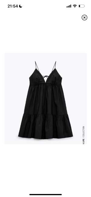 Snygg svart zara klänning, köpt 1 år sen perfekt till sommaren! Mer bilder kommer snart ❤️‍🔥