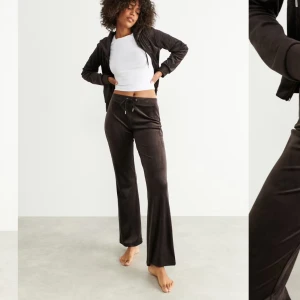 Brunt set från gina - Storlek small i båda, oandvända. Köptes för 2 månader sedan. 180kr för BÅDA!! köparen står för frakt.