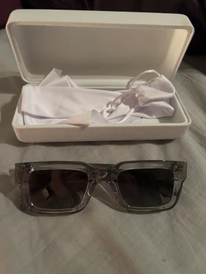 Chimi solglasögon  - Chimi solglasögon. 005 modellen som inte är använda många gånger. Jätte fint sick! Byten kan vara intressant 