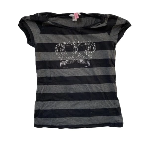 Y2k top - Asss najs top med lite bling bling 🕷️