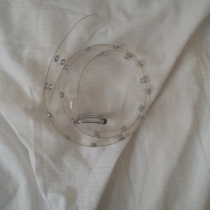 Nitbälte - Supersnyggt bälte från H&M, kan ställa om det hur som helst! 🤍🌫️🐚