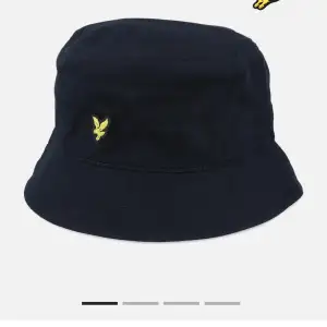 Säljer en LYLE&SCOTT fiske hatt. Den är äkta och bra skick. Nypris runt 300. 