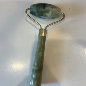 Gua shua  - Säljer denna oanvända skin rollern. Kommer inte till användning🥰 Köparen står för frakten 