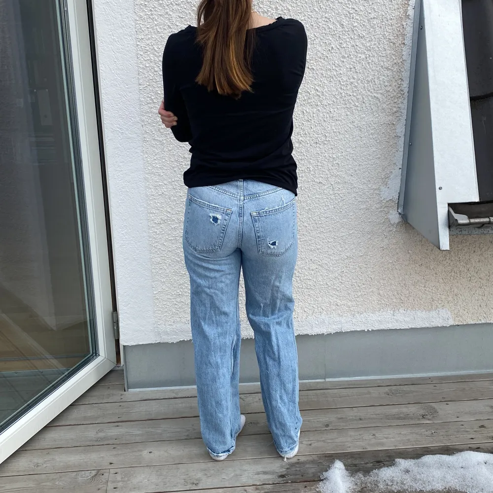 Ripped jeans från Gina tricot, har gått lite sönder där det redan var ett hål när jag köpte. High waist. Jeans & Byxor.