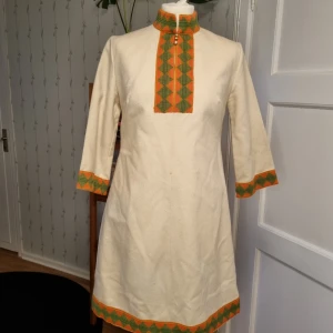 1960s dress - Jättefin ullklänning från 60-talet. Svensk tillverkad. Finns en liten fläck mitt fram samt vid ärmen.