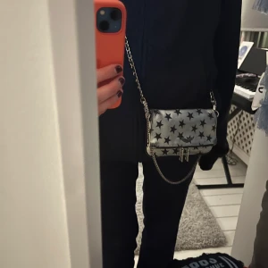 COOL Zadig väska  - Min älskade coola rockiga Zadig nano bag! Nyskick, använd ett fåtal gånger! Dustbag + långt och kort band medföljer! Äkthersbevis finns om behövs. Nypris 3000❤️