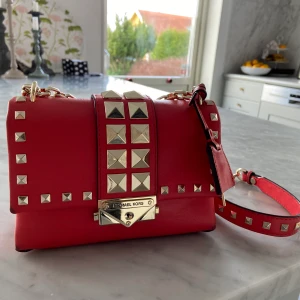 Michael Kors väska - Säljer min unika Michael Kors väska, köparen står för frakten. 